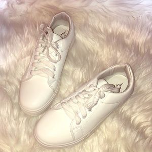 BNWOT white sneakers 👟